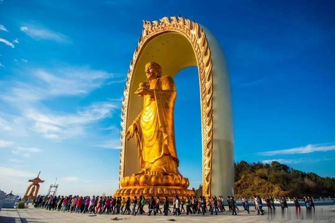 修行就是修心，心即是佛。佛道是成佛的道路，佛法是成佛的方法。心就是世界，心量决定