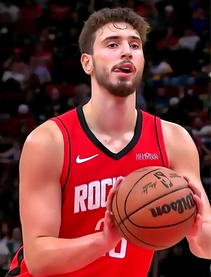 同样是职业生涯的第5个赛季！
坎宁安：目前总共得到（4944分）。
杰伦格林：目