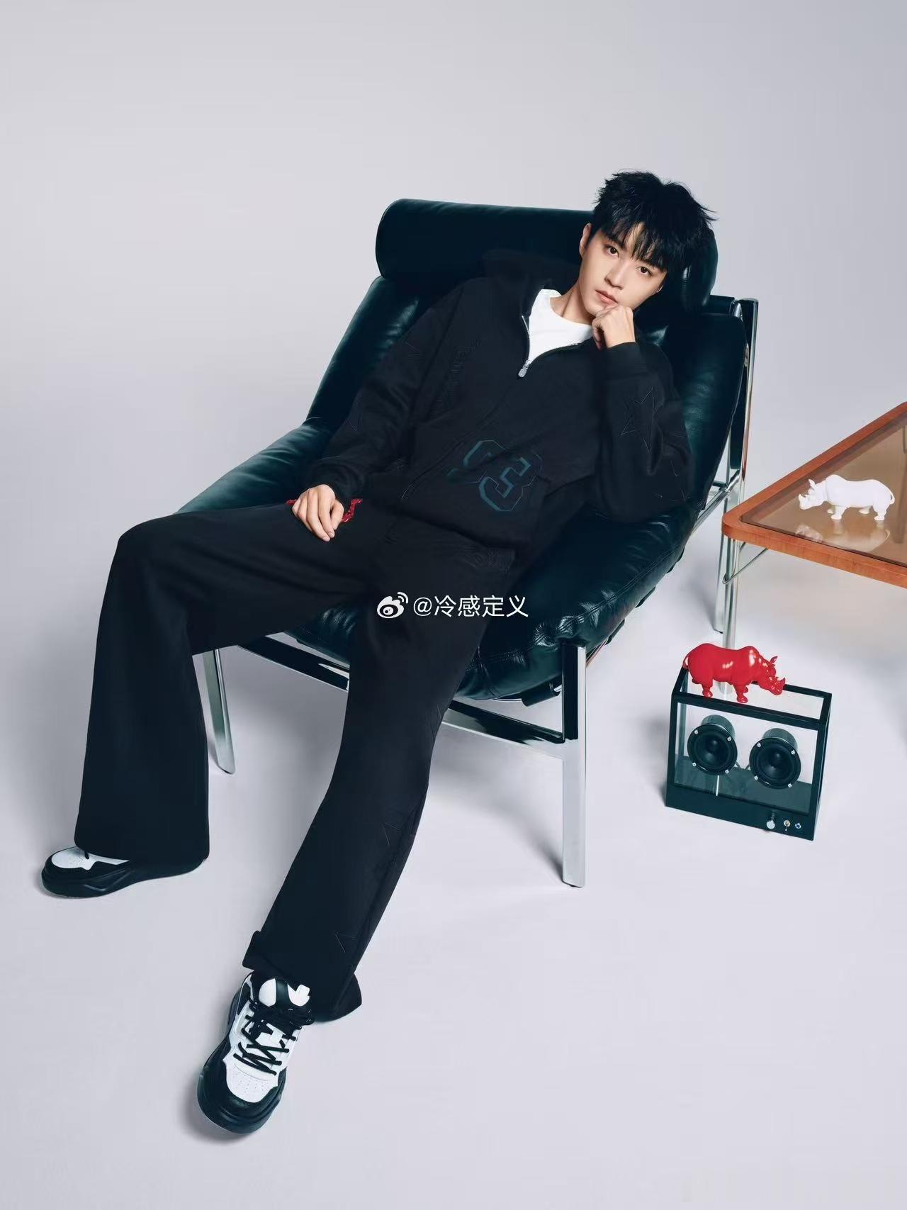 所有人感受王俊凯走路变装诶特一下酷酷的王俊凯 王俊凯走路变装太出圈，模特一样的身