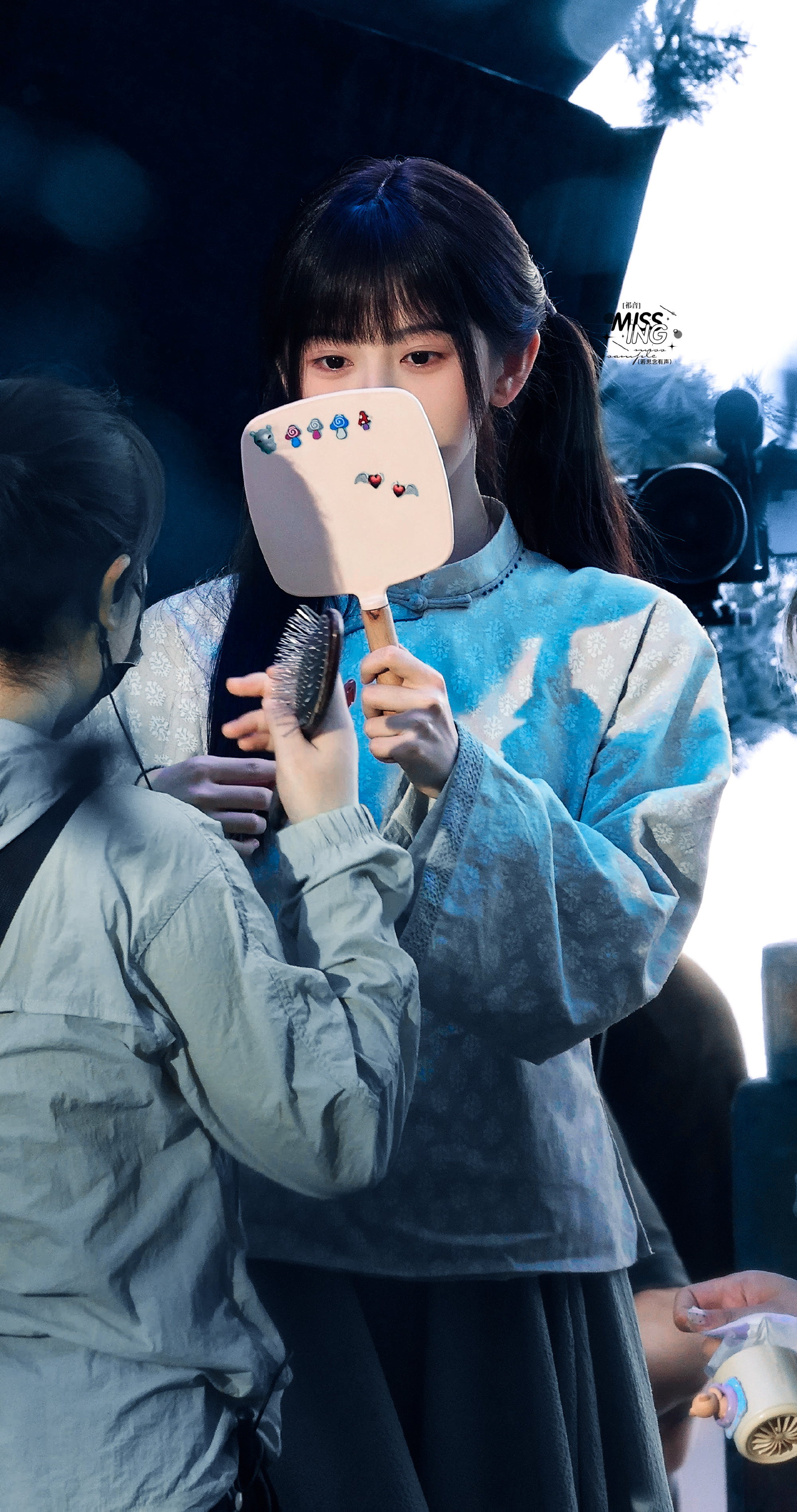 jjy鞠婧祎千香 jjy鞠婧祎姜黎非 “玫瑰之所以是玫瑰，是风与光的眷顾，更是视