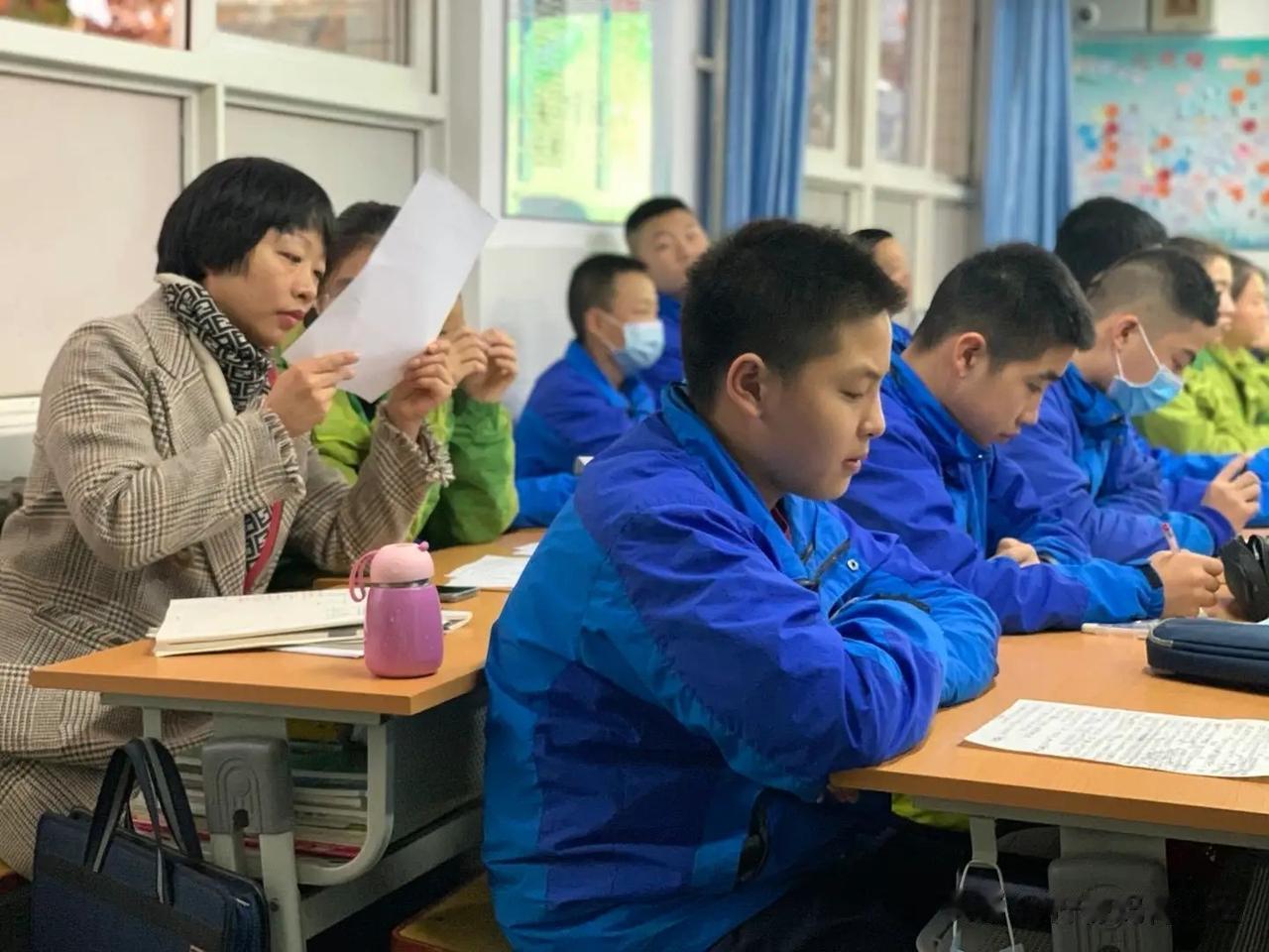 “成也初二，败也初二”，大部分孩子到了初二成绩就会下滑，有一半的孩子过了初二后成