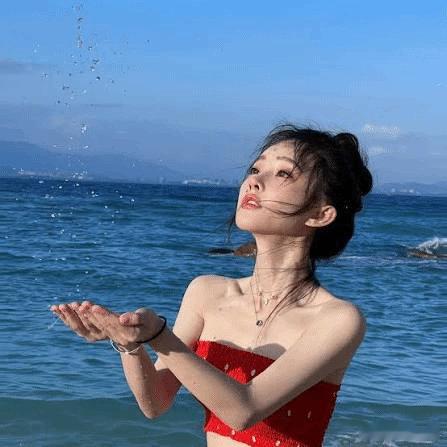 【冯提莫支持父母离婚引热议】冯提莫坦言当年主动劝说父母离婚 冯提莫在直播期间罕见