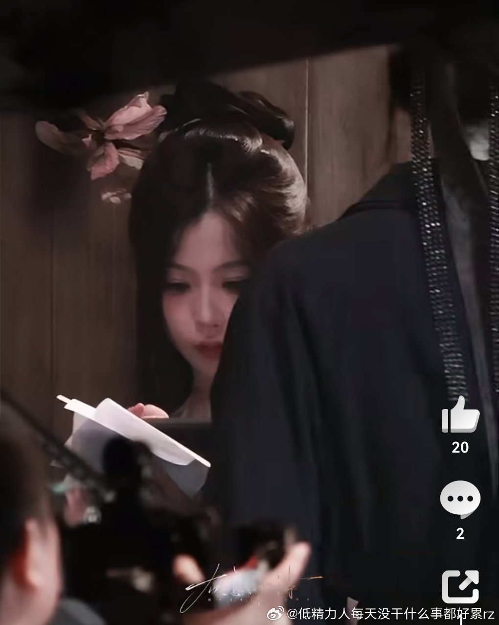 此神入拿平板给自己脸打光的梗看一次笑一次