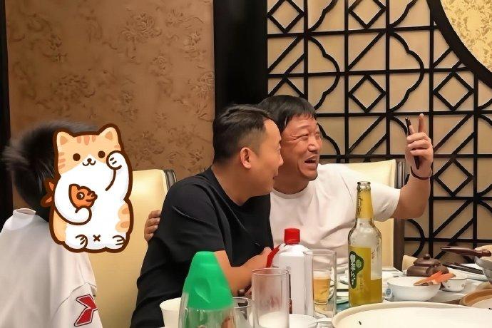 这次对贾冰偷拍事件的舆论反转，是舆论场正义压倒偷拍歪风的突出例证。贾冰算是从“社