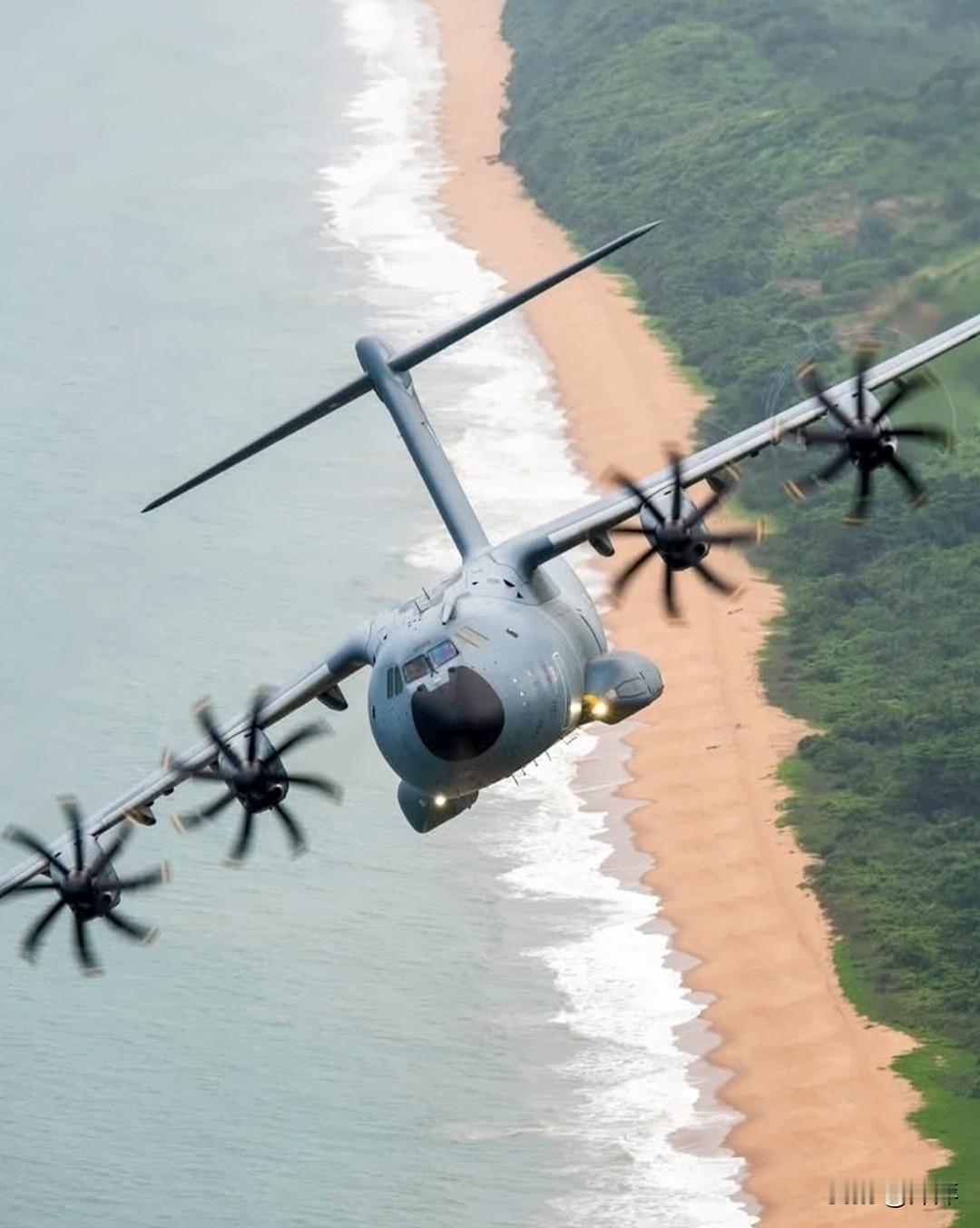 空客A400M“阿特拉斯”战术运输机，欧洲联合研发的空中核心运力。
 
它实战履