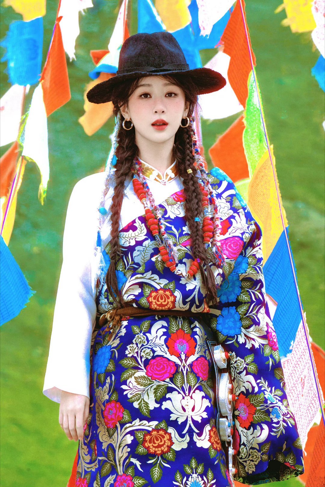 杨紫杨紫李祯   杨紫董竹君 你是晚夏遗留在深海里的星星，想把我所有的温柔都碾碎