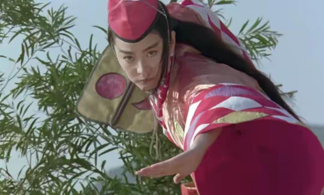 如果把东方不败放在射雕三部曲，武功大概是怎样的一个水平？
 
 
东方不败是《笑