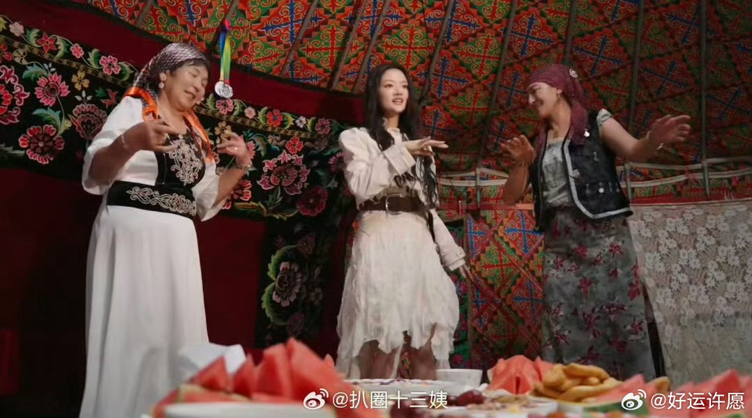 任敏跳新疆民族舞说来就来 欢乐名场面来袭！互动环节里任敏大方挑战新疆民族舞，临场