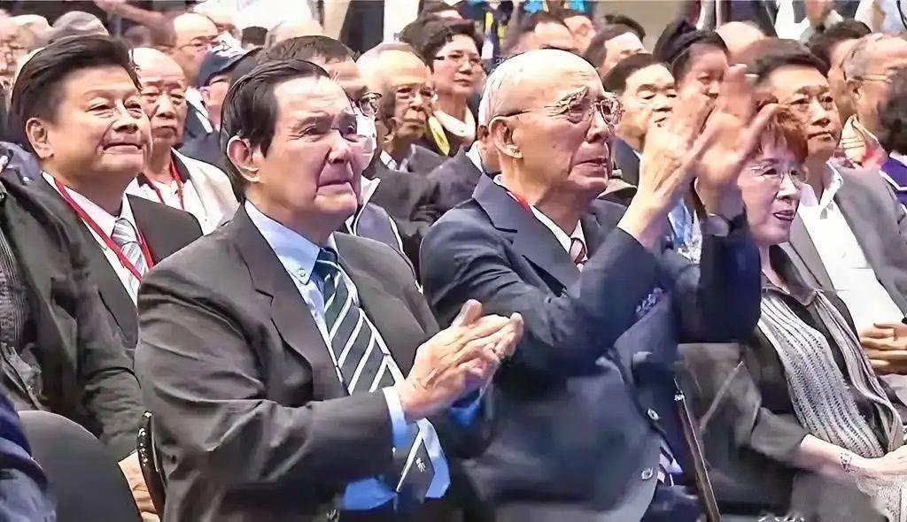 马英九感动得老泪纵横，所有遗憾与初心，都在郑丽文这里看到希望

随着国民党主席选