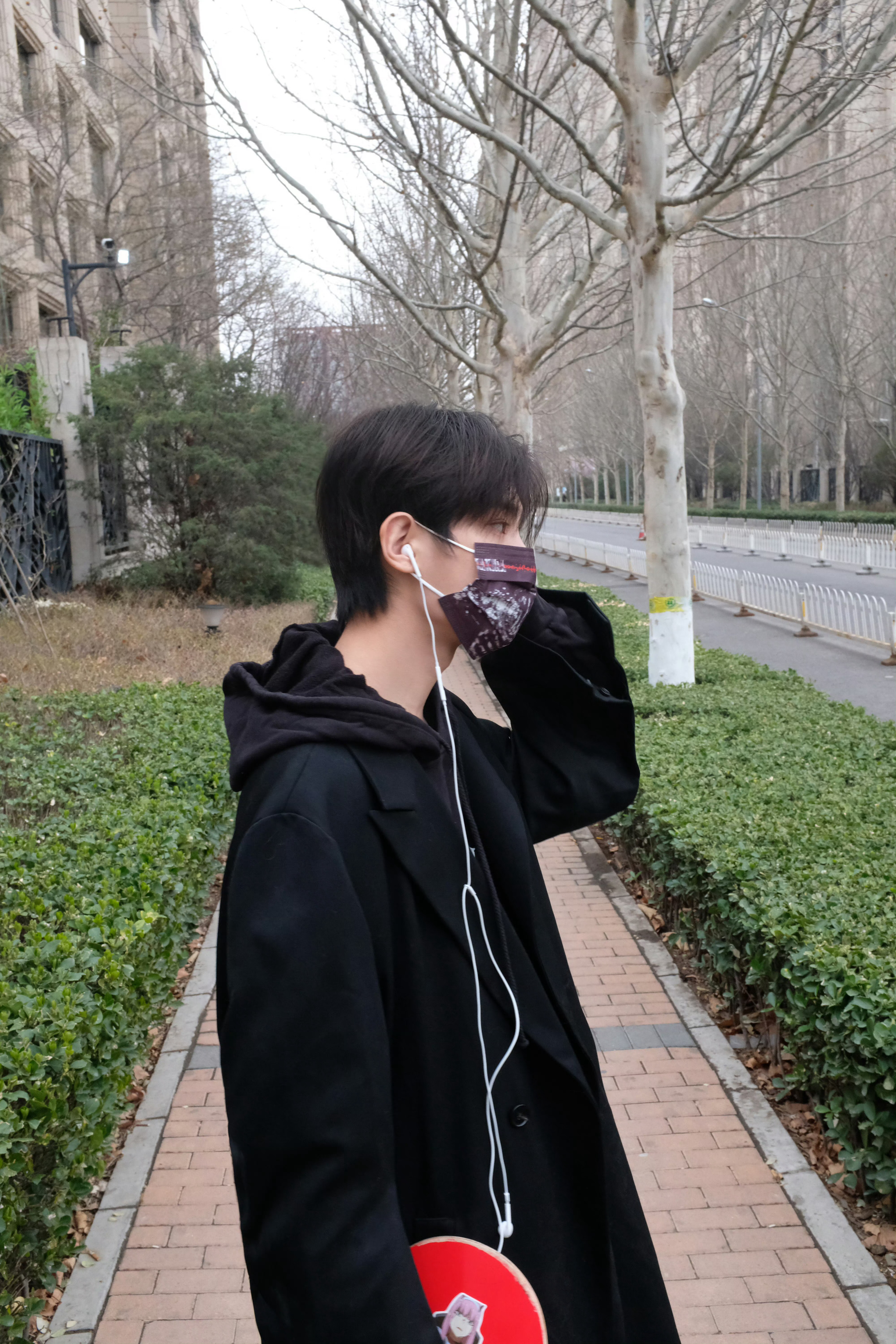 有线耳机穿搭火了 有线耳机穿搭的神‼️这个Justin黄明昊还是太领先了 芝士娱