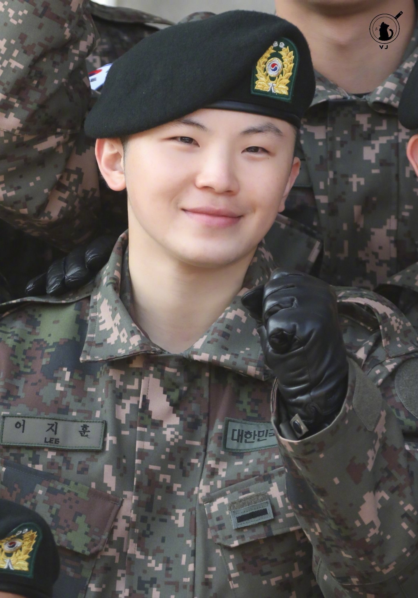 【Theqoo】今日SEVENTEE成员WOOZI新兵训练所结业仪式现场照 wo