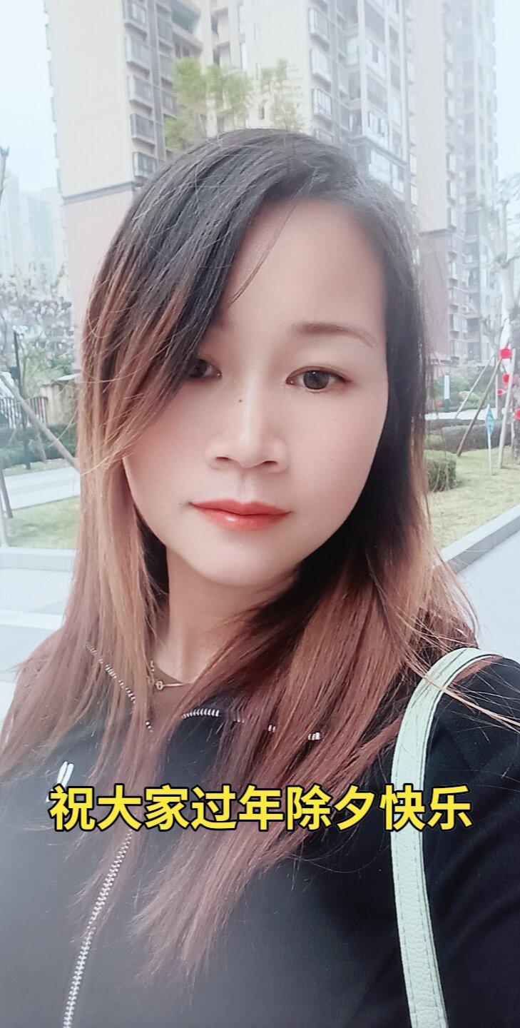 朋友们大家好，我是小清，今天是除夕夜，大家除夕快乐，策马扬鞭迎新岁，美味相伴启新