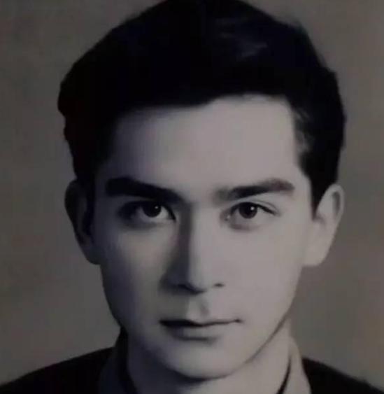 1963年，石油专家王德民因外貌俊朗，吸引了很多女孩的表白，他直接提出：想嫁给我