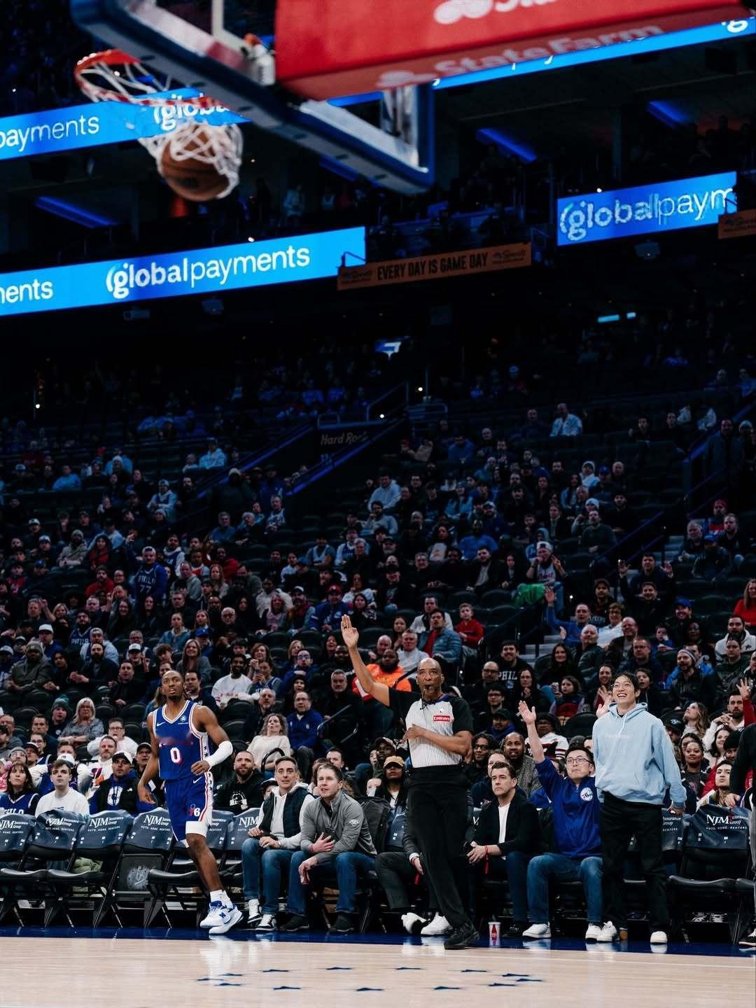 赛事图集！分享一组76人队今日对阵国王队比赛时拍摄的球员现场酷图！费城76人76