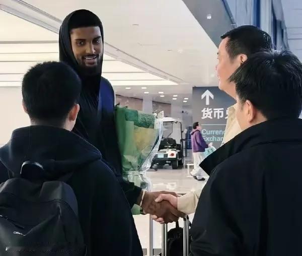 广东宏远引进大外是不是给球迷画的大饼！

CBA常规赛进入收官阶段，争冠球队再次