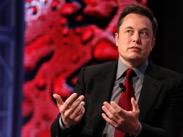 SpaceX上市一个月市值近乎腰斩，同步拖累特斯拉股价下行。马斯克财富全部绑定两