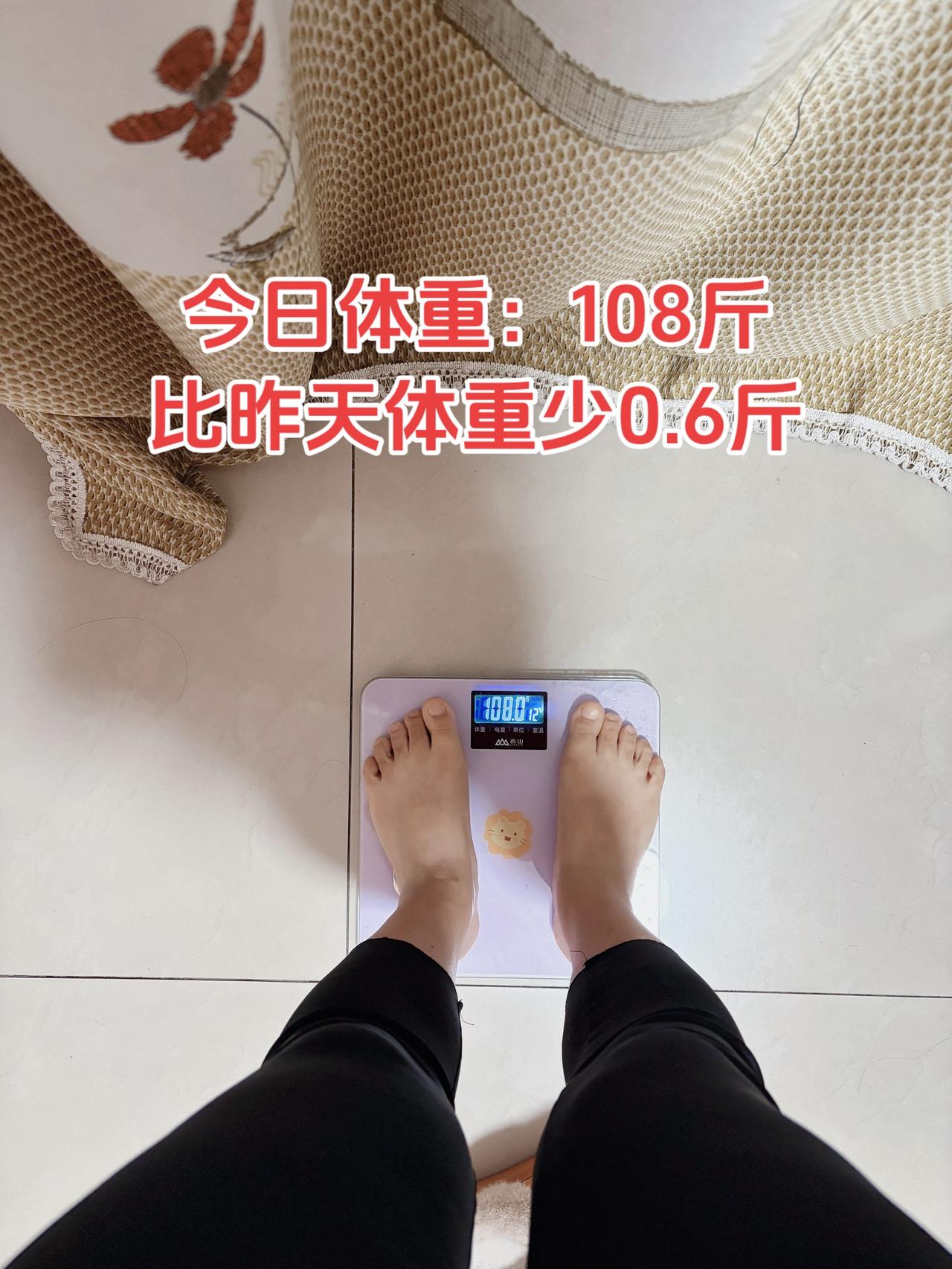 泪水打湿我的减脂餐，发誓瘦到105斤
今日减脂早餐：土豆+鸡蛋+火龙果+豆浆
体