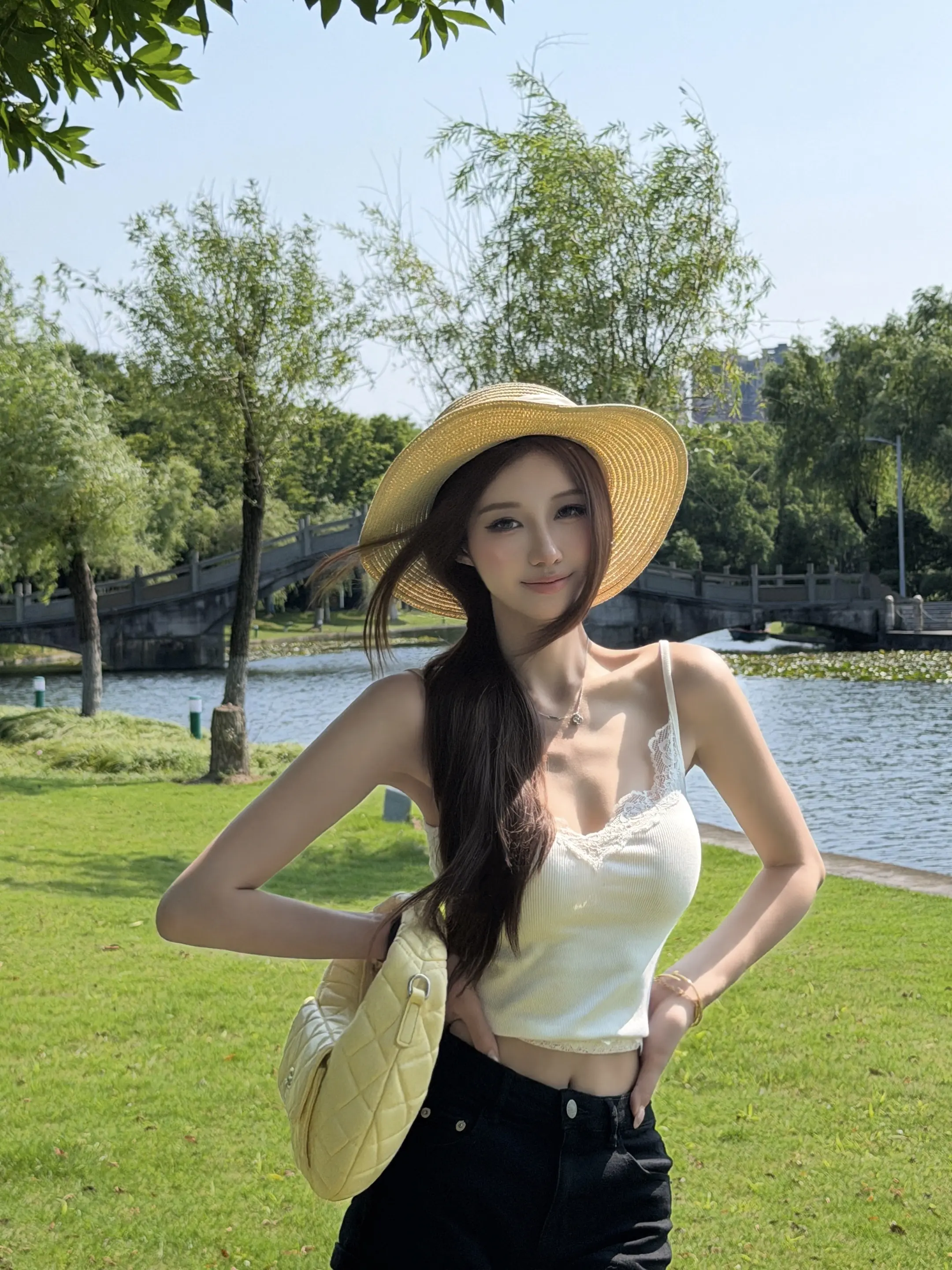 夏天的绿草地和阳光🌳