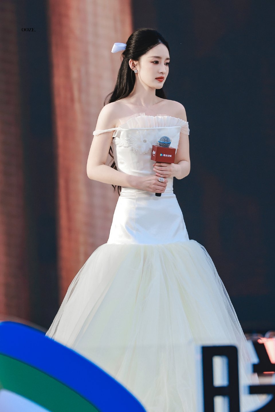 #李沁看得出是公主#李沁看得出是公主，今天首映礼，一袭白色公主裙宛若优雅白天鹅，