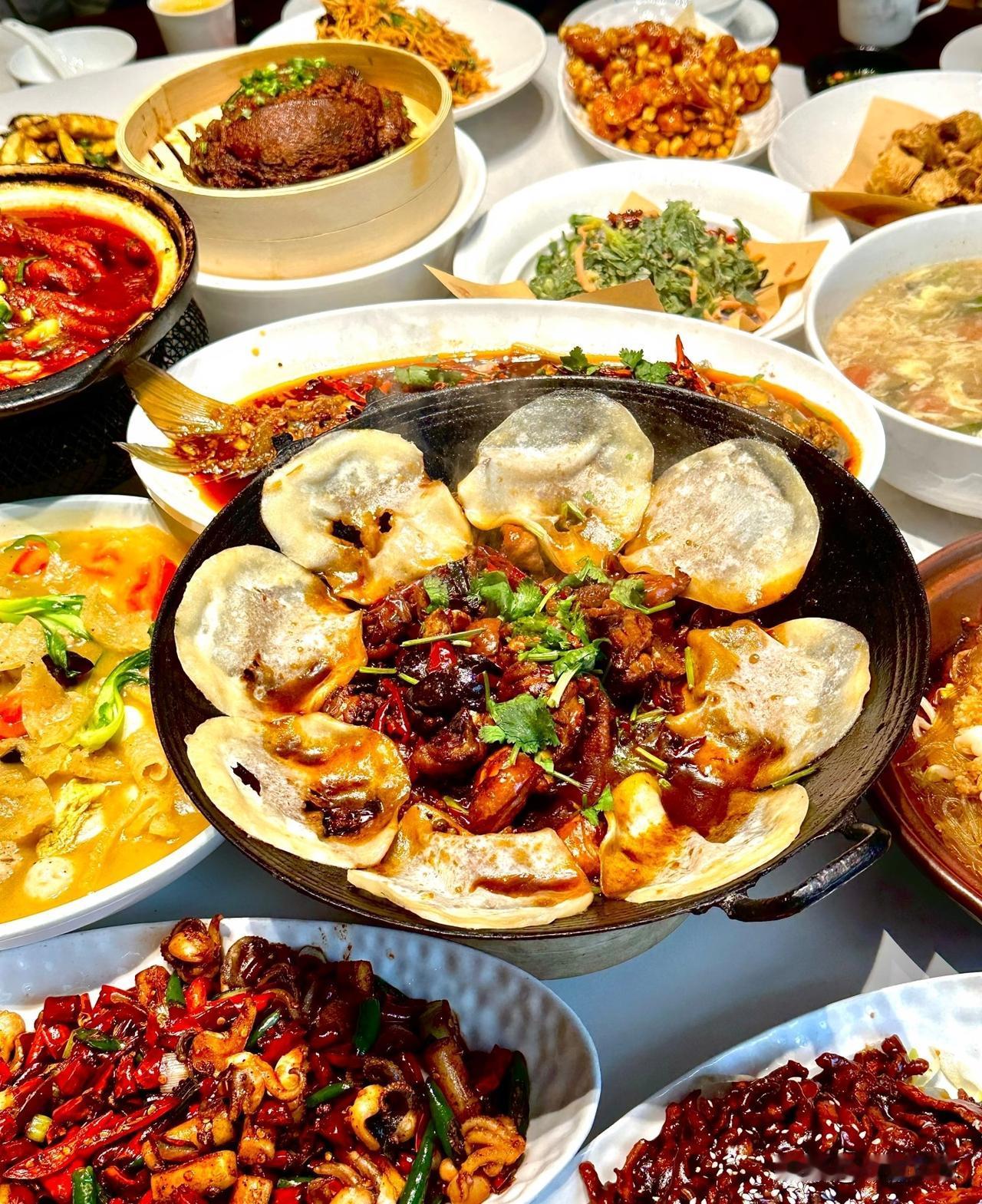 年夜饭我做了八个菜，婆婆说不如饭店，第.二年我直接订桌了

去年年夜饭，我忙活了