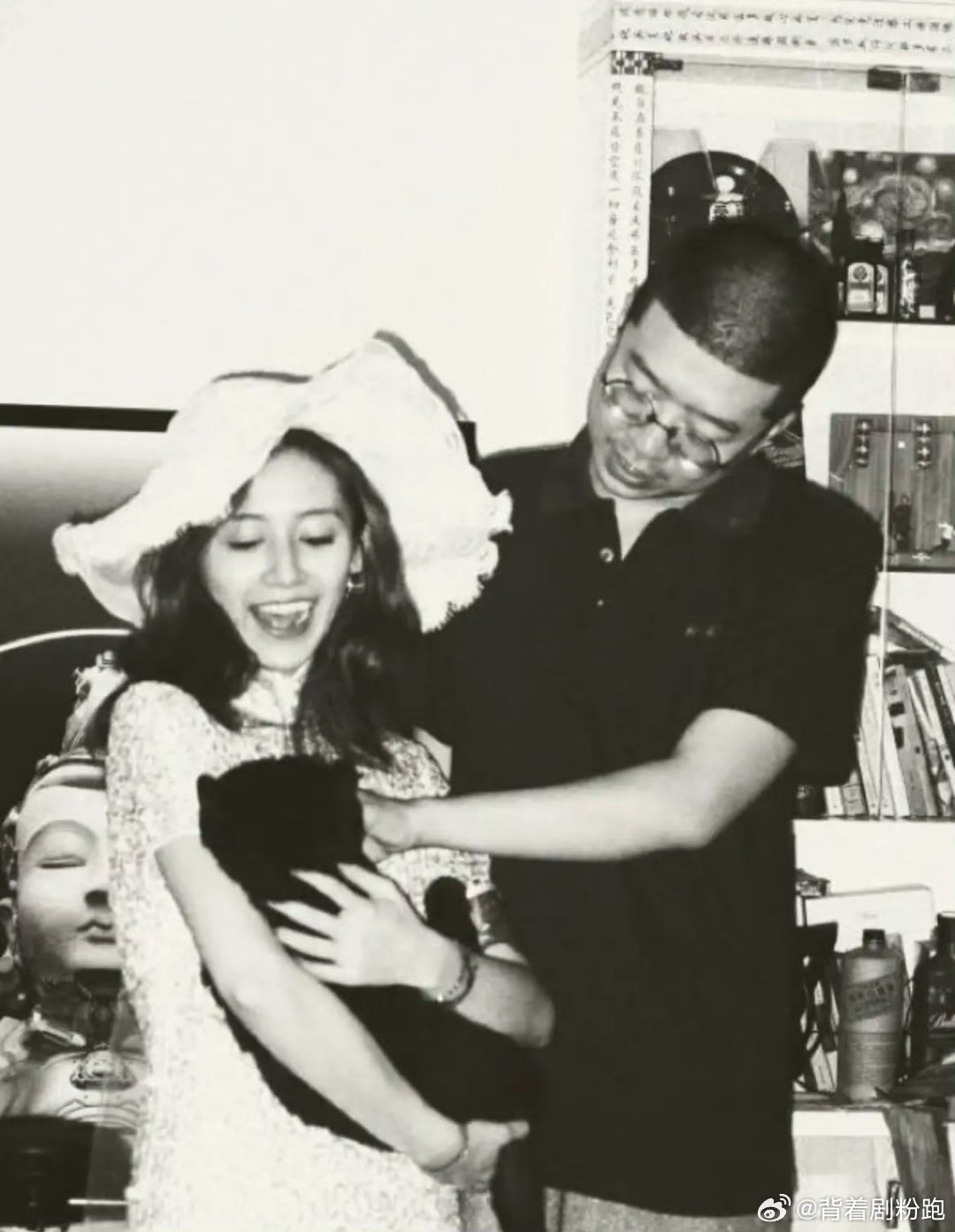 黑尾酱原名陈典原来李诞的前妻黑尾酱原名叫陈典，两个人现在也分开五年了，有各自的生