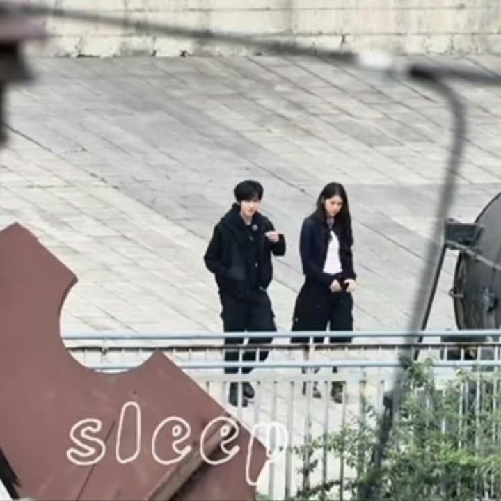 欧阳娜娜贺峻霖发现彼此同生日的反应五十公里桃花坞 知道同生日那一下，我猜两人心里