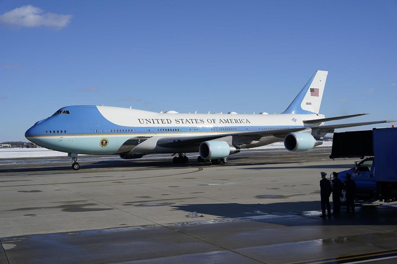 快报！快报！王冲大师预言或许会成真。
据美国方面20日消息，美国总统专机“空军一