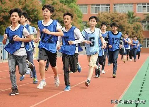 张雪峰离世敲醒健康警钟：别让拼命，熬垮了你的人生
 
41岁张雪峰因心源性猝死离