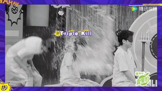宋妍霏被综艺之神追着喂饭一见你就笑 救命！宋妍霏这段太有梗了！感觉综艺之神就盯着