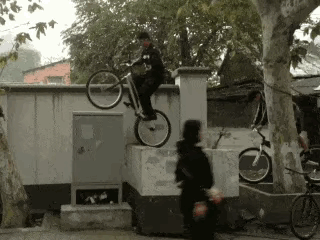 一步之差，一脚落空，导致人仰马翻！
失败是成功之母，爬起来重新来过！
没有人能够