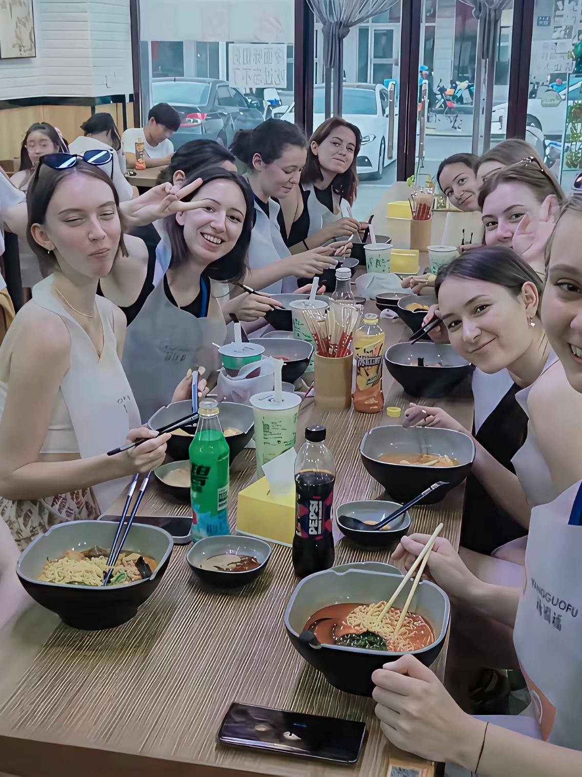 老实说，如果你还没有结婚，你会愿意找个外国女孩做老婆吗？[what]