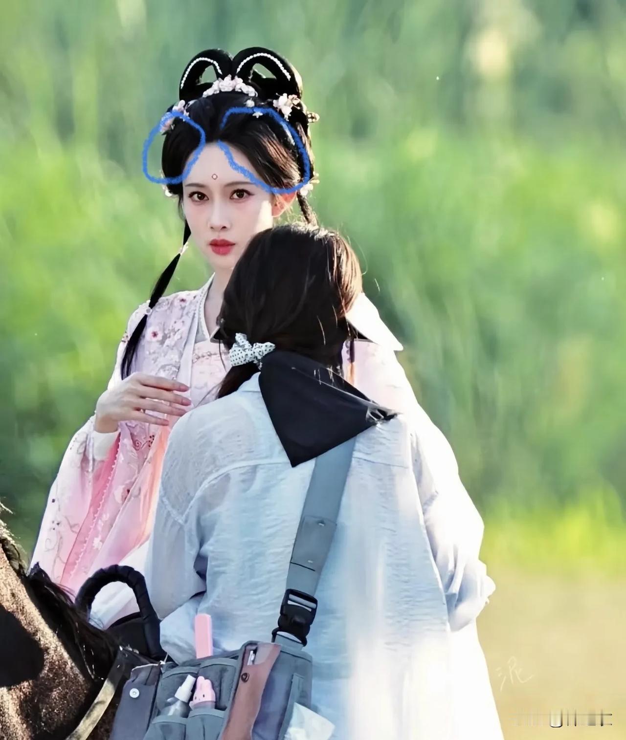 尚公主孟子义的妆造有点太浓了，虽然她浓颜适合浓妆，但除去特殊角色浓妆容易压住角色