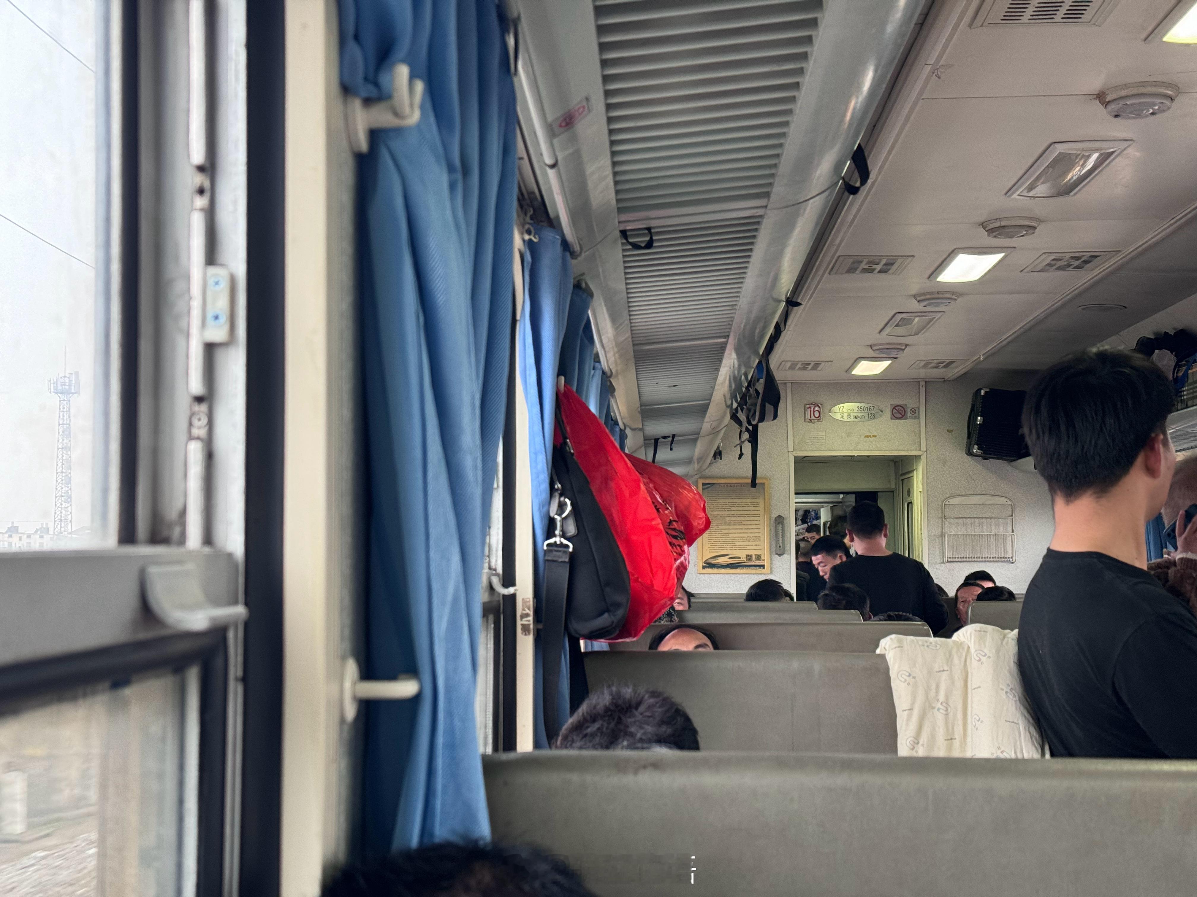 【主动选择→迫不得已】一年一度打卡一次越来越少见的春运真绿皮临客。时代在进步，曾