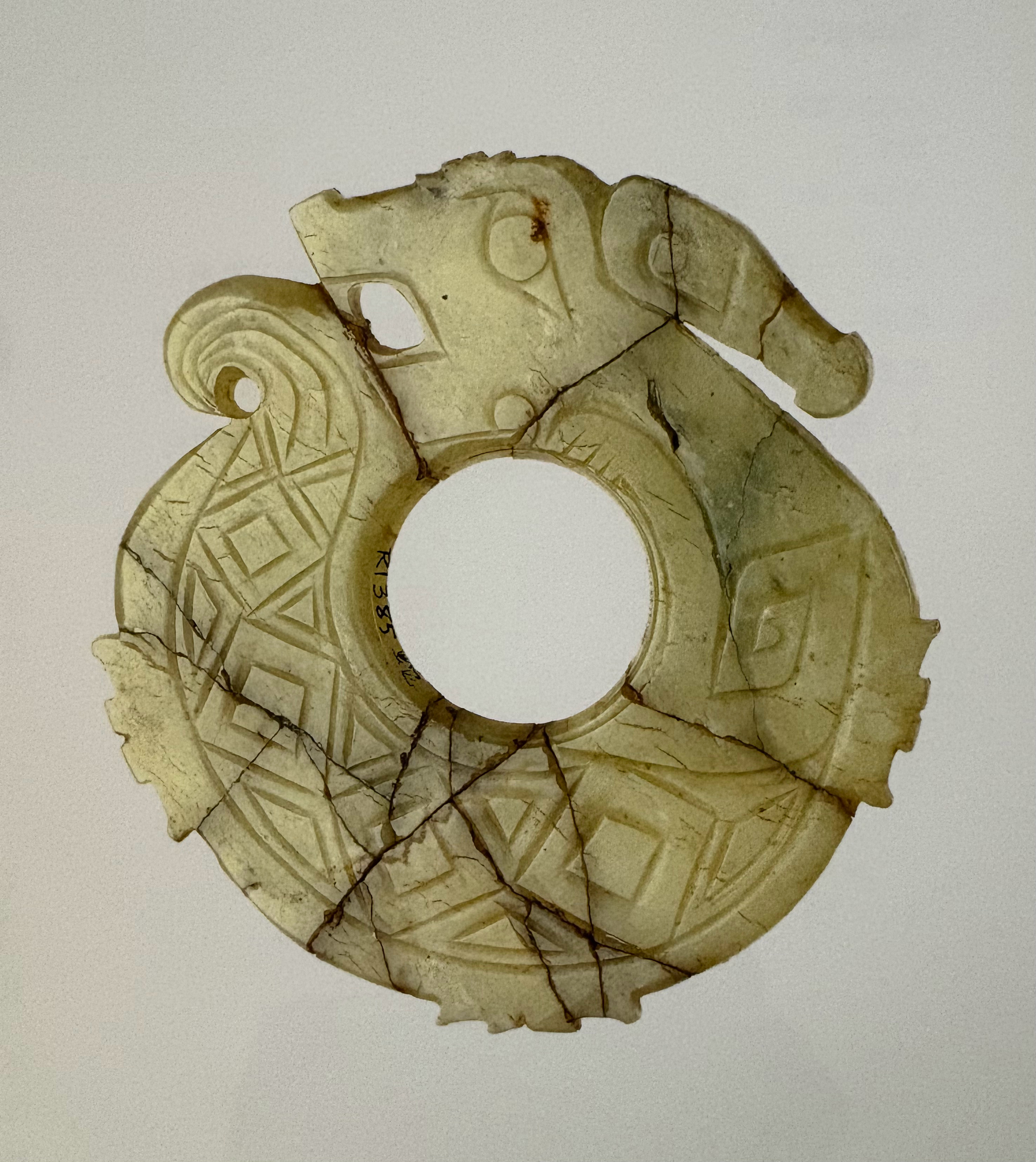 台北史语所藏殷墟西北冈M1443大墓出土商晚期 玉龙形璧 