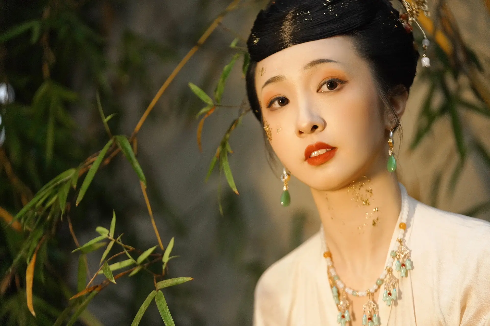 你的眼眸装满了时间。