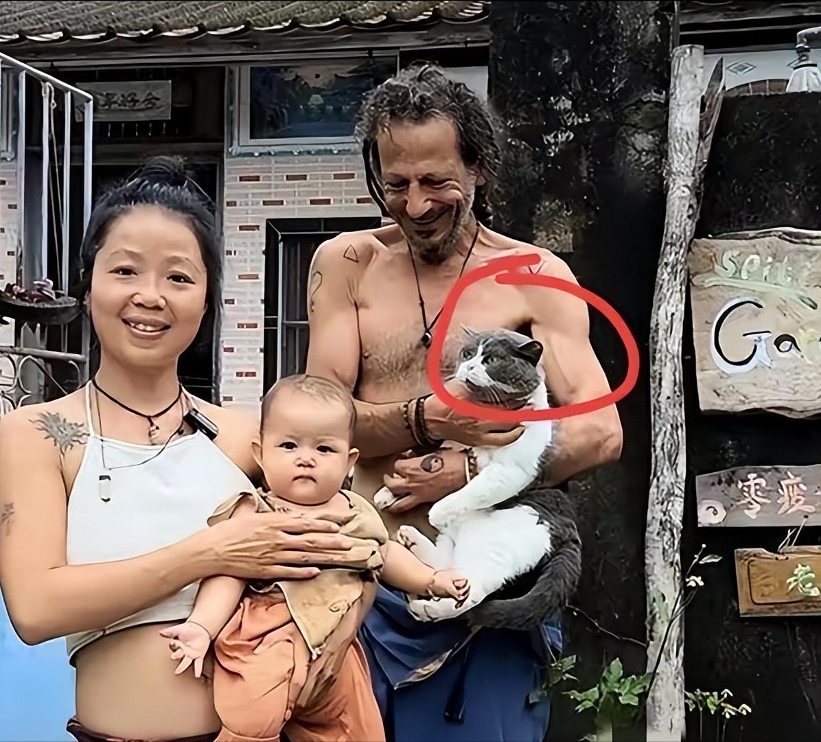 福建，一38岁女子，居然嫁给了国外一个“流浪汉”，结婚多年，她不上班，更不赚钱，