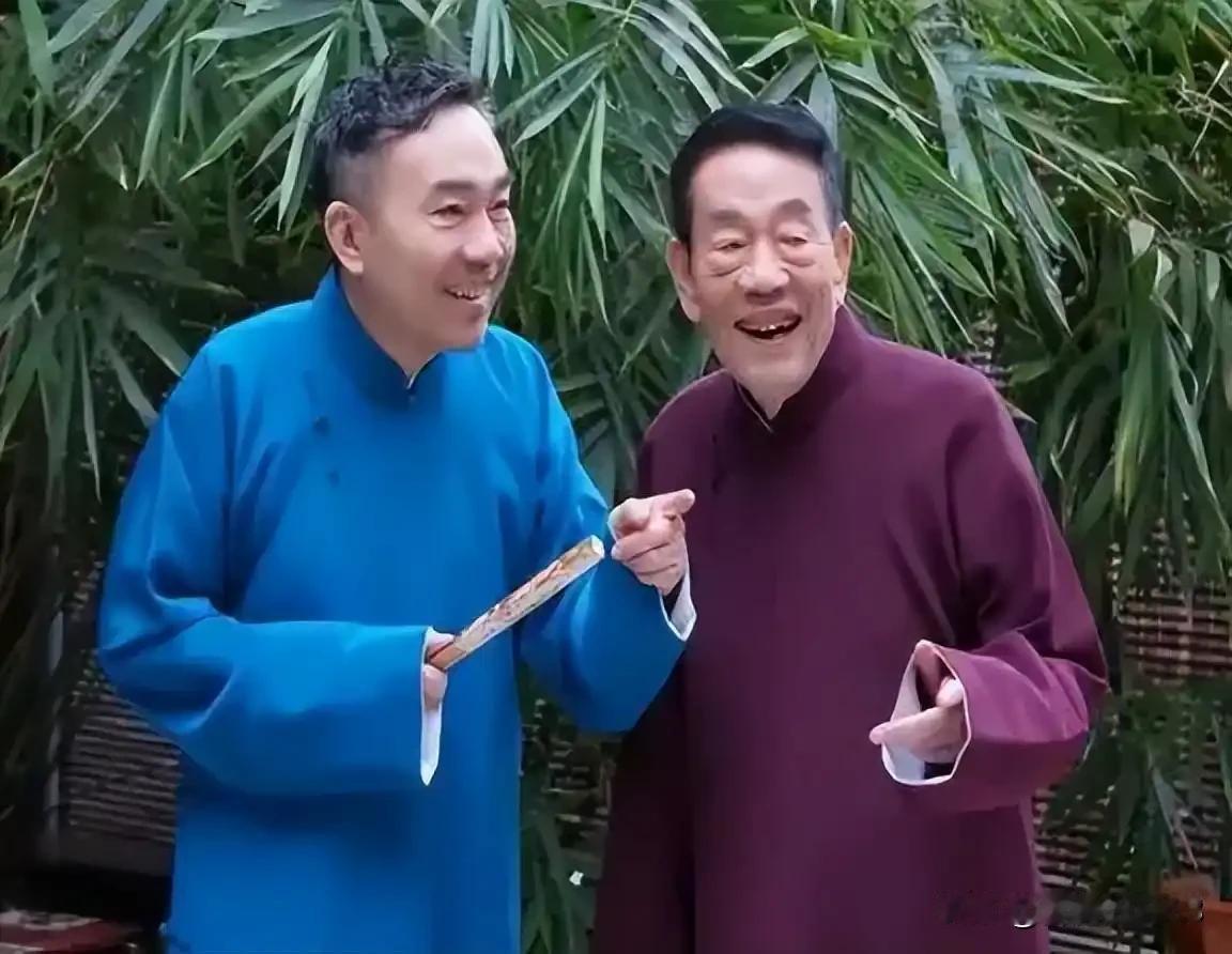 有一个网友在著名相声演员杨议的直播间嘲笑杨议。说杨议是啃老族以至于把杨少华都榨干