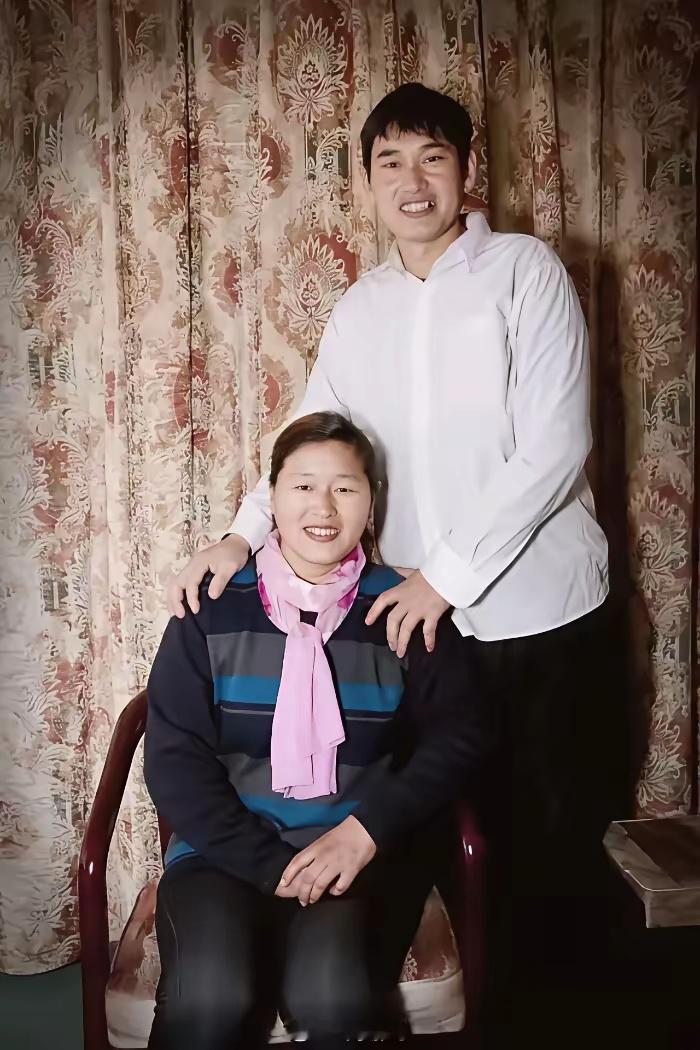 “大衣哥”朱之文，给所有的男人都提了个醒，娶妻宁娶丑穷，也不娶懒馋。“大衣哥”朱