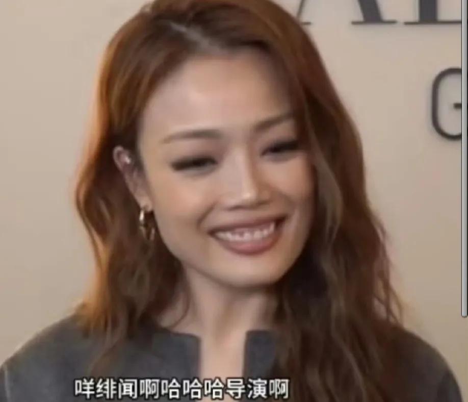 容祖儿引发热议！

7月5日，容祖儿突然引发了热议，起因是她回应了网上对她和李璇