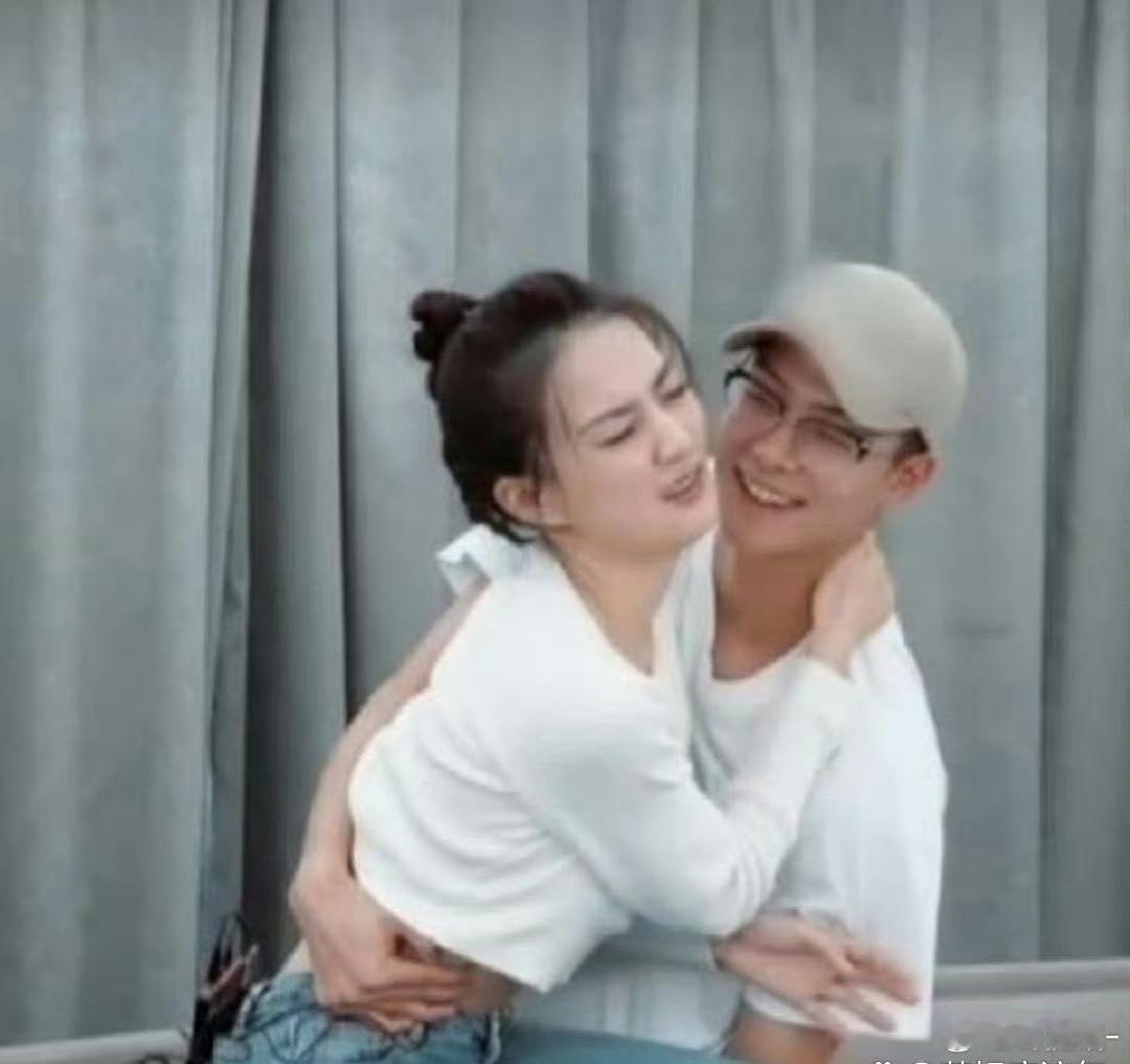 徐璐当时估计头都大了，这手松还是不松啊 ​​​