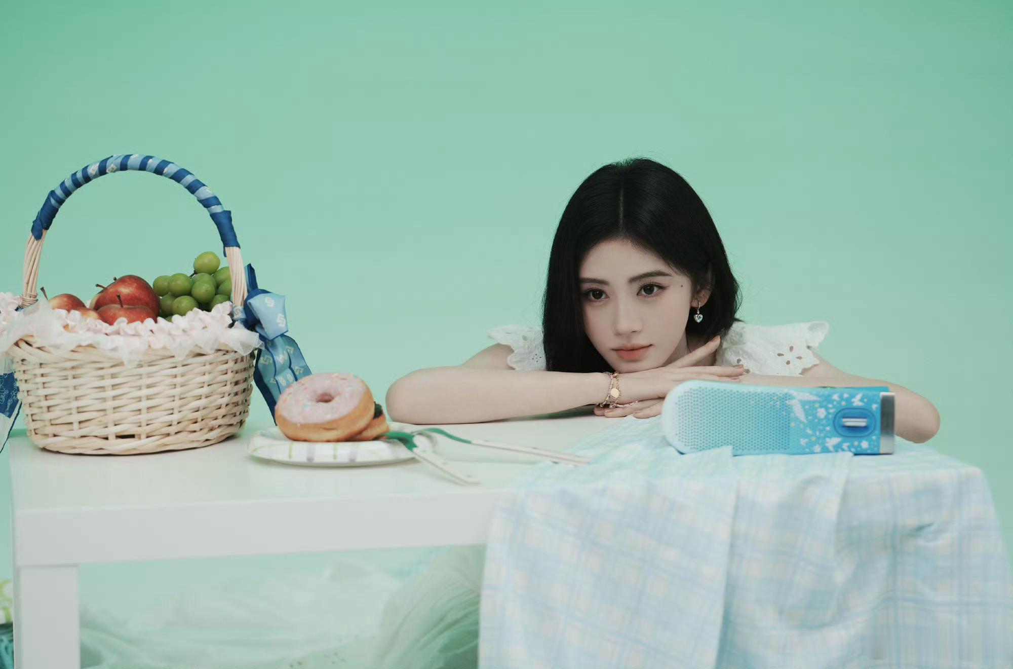 jjy鞠婧祎姜黎非 jjy鞠婧祎千香  很遗憾吧，最后也没和你搭上话