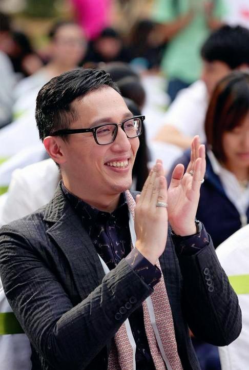 蓝台一哥华少，现在路人缘怎么崩成这样了？
当年华少最红，如日中天的时候，你可以真