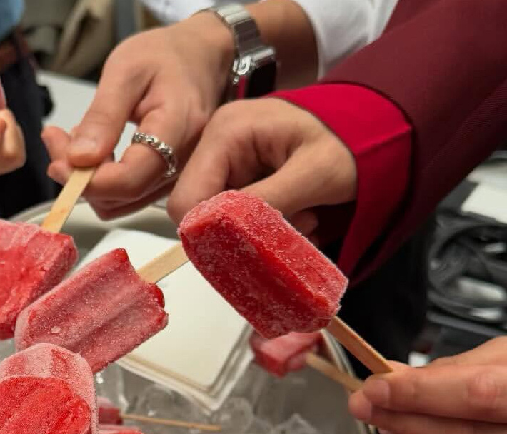 金泰亨 ✨金泰亨kpop永一 taecrew的草莓冰棍儿🍓干杯 好喜欢这种氛围