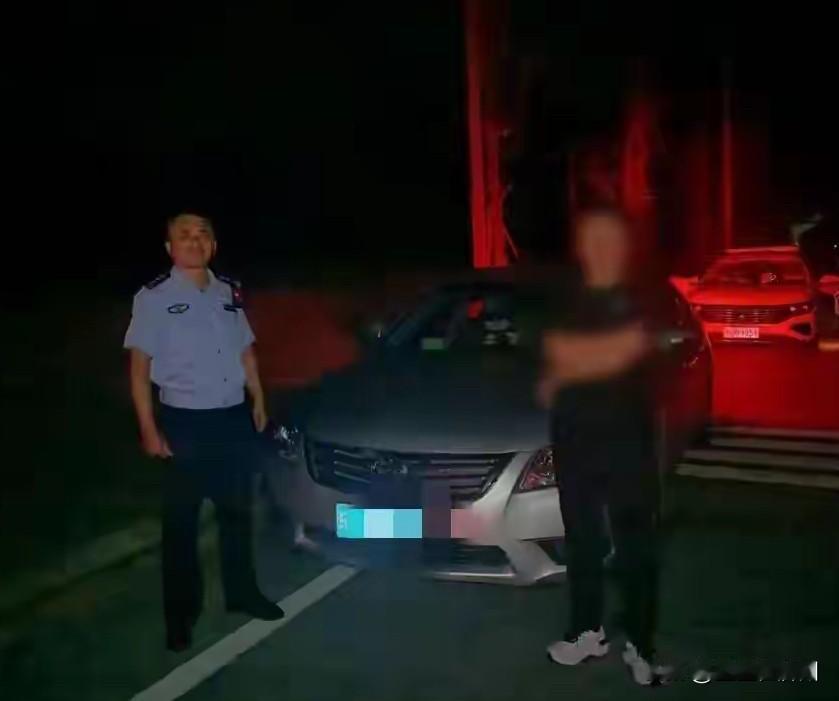 黄山一男子，
报警说自己喝酒开车了，
警察到达现场后，
才发现这事并不简单……