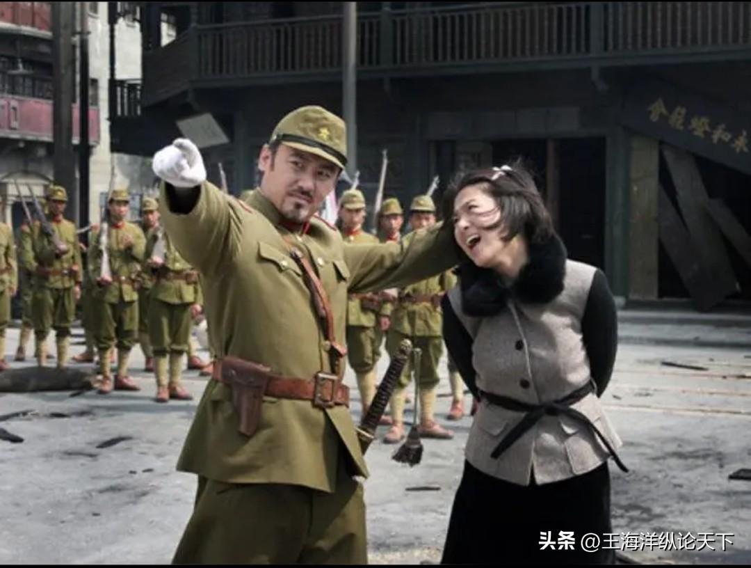 #我要上精选-全民写作大赛#
中日关系紧张的根源在于，极右翼势力猖獗，通过对民众