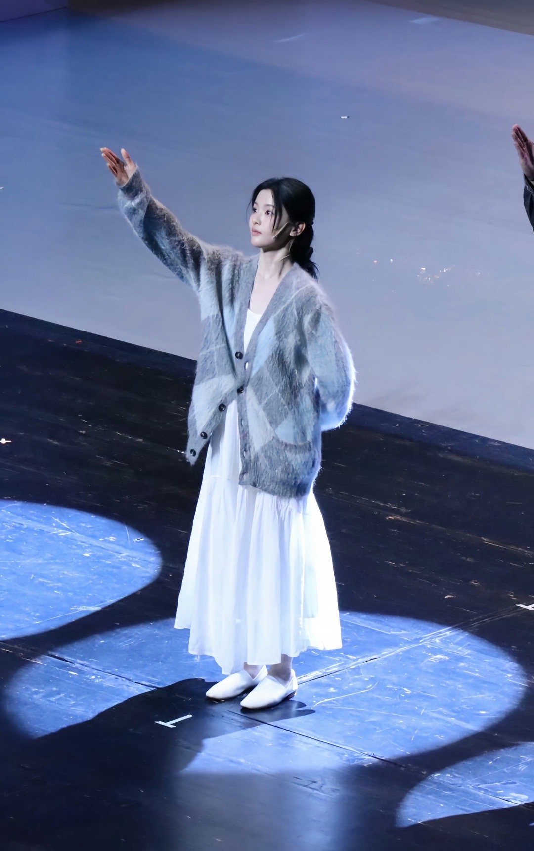 杨超越[超话]   美得惊人 