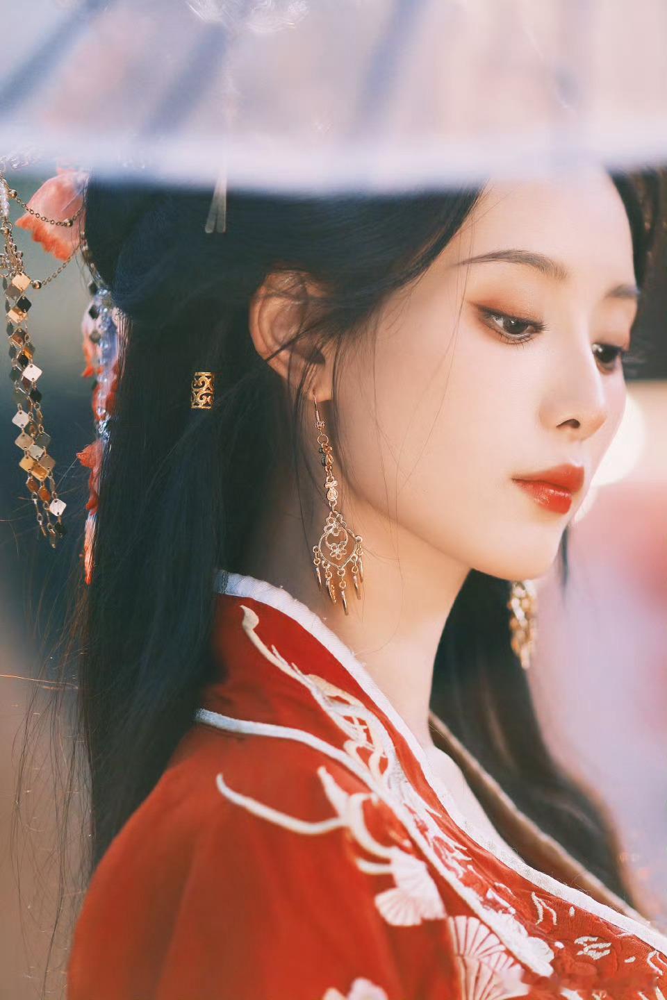 徐艺洋古风美人徐艺洋这张脸完美诠释古风之美，这套也太适合她了 ，好喜欢她的气质！