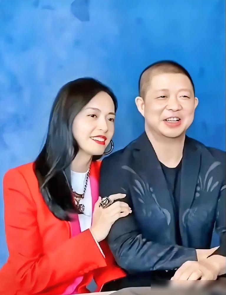 都说姚晨下嫁曹郁，我扒了下他俩公司股权，80%对20%，这哪是夫妻店，分明是女老