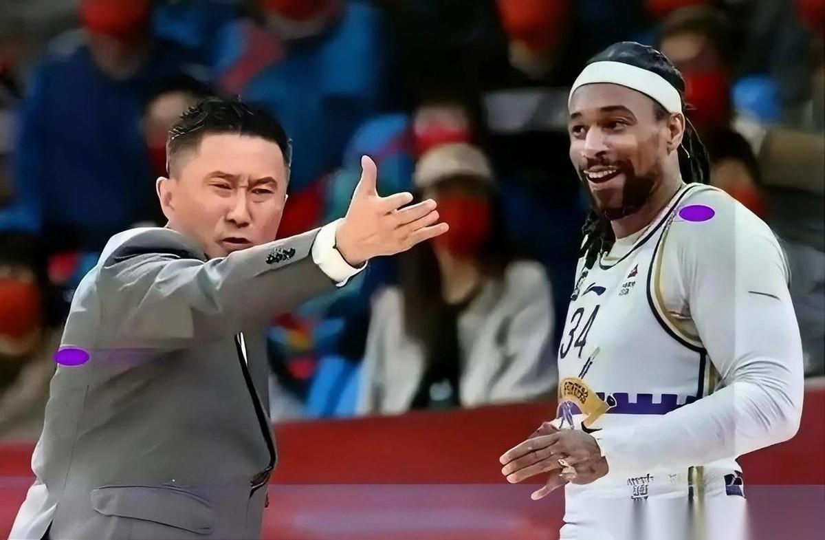 广东宏远本赛季止步八强，这三点杜锋要背锅！
1.放走徐昕杜锋不愿耐心打磨的大个子