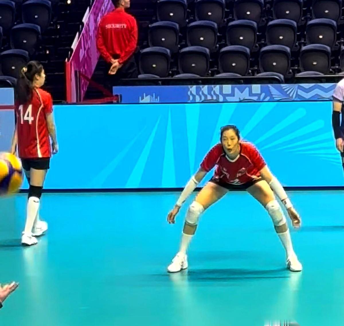 那个女人一回来，整个队的气场都不一样了。
昨天还替她捏把汗，累得感觉眼皮都快抬不